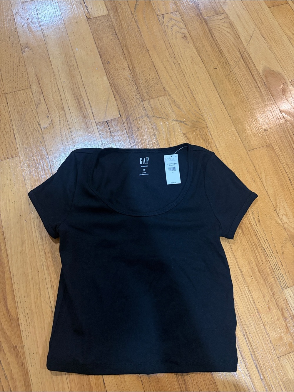 NWT Gap Black T shirt Scoop Neck Size XS